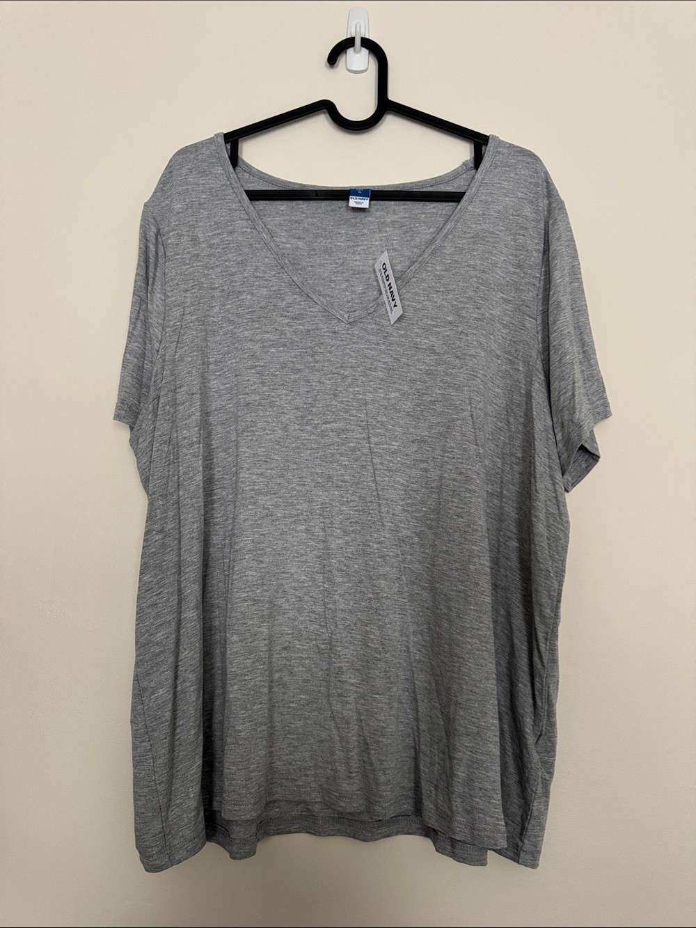 Old Navy Women's Light Gray V-Neck Short Sleeve Tee